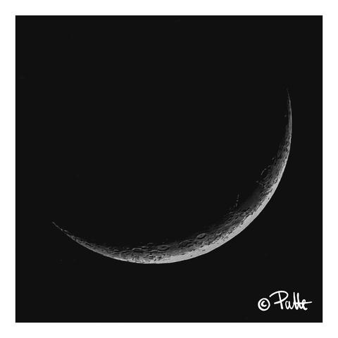 Image of the waxing moon.