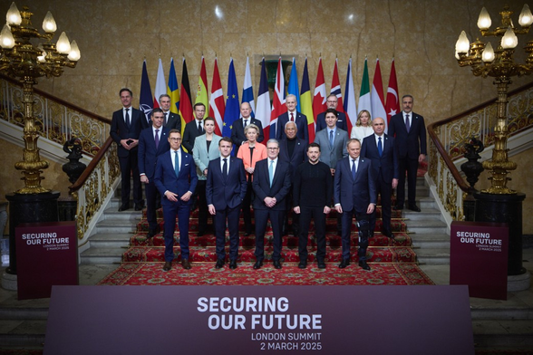 The  summit on the situation in Ukrain in London, bringing together leaders from Ukraine, the United Kingdom, Denmark, Italy, Spain, Canada, the Netherlands, Germany, Norway, Poland, Romania, Finland, France, the Czech Republic, and Sweden. Also in attendance are Turkish Foreign Minister Hakan Fidan, NATO Secretary General Mark Rutte, European Commission President Ursula von der Leyen, and European Council President António Costa.