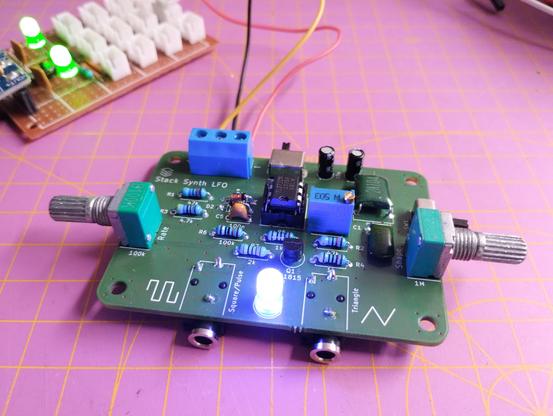 the finished LFO module. it is connected to power supply and the LED is lit.