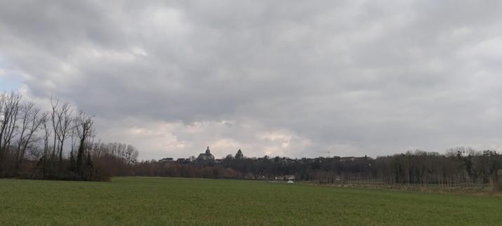 Vue au loin de Provins