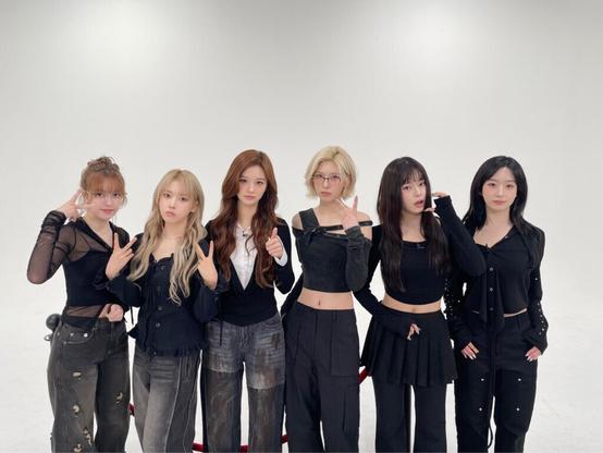 250303 - NMIXX Twitter Update with NMIXX: [📸] #hello82 Fan Art Museum ─⊹⊱🖼️⊰⊹─🎨🖌️ 🧑‍🎨