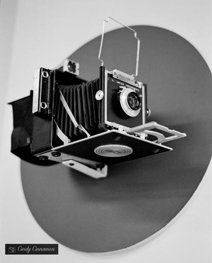 Caméra ancienne photographiée au Musée de la Photo de Drummondville par Cindy Cinnamon