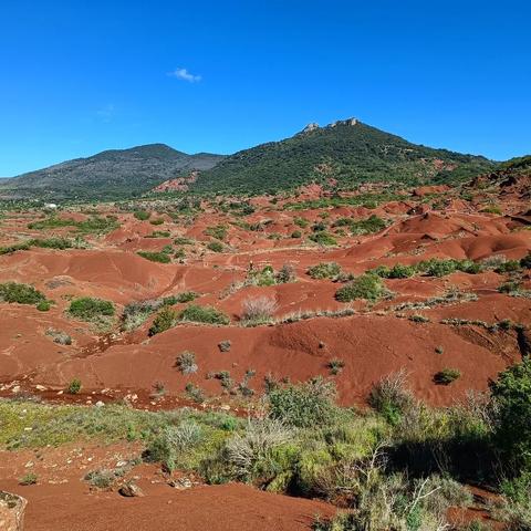 Du canyon du diable au rocher des vierges, entre terres rouges et panorama