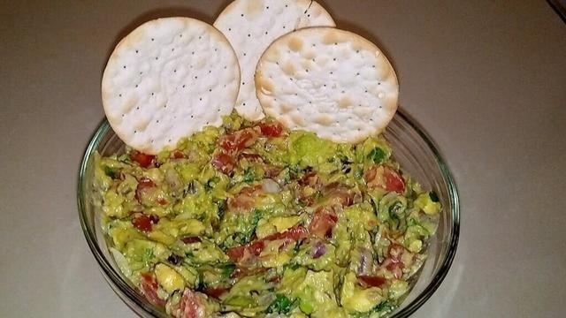 GUACAMOLE RECIPE||HOW TO MAKE THE BEST FRESH GUACAMOLE #guacamole #snacks