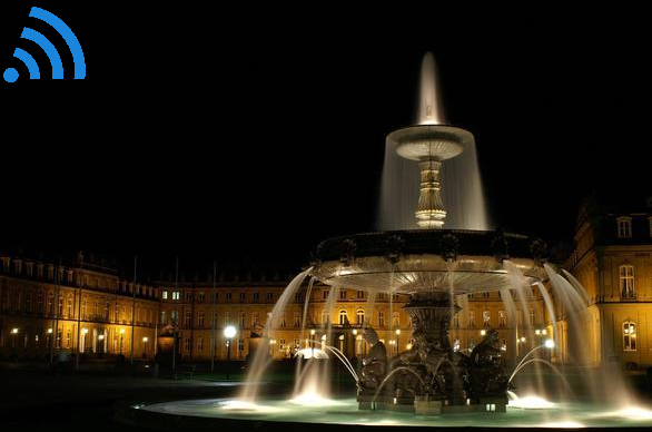 Fontano sur la Stutgarta Palacoplaco dum la nokto.