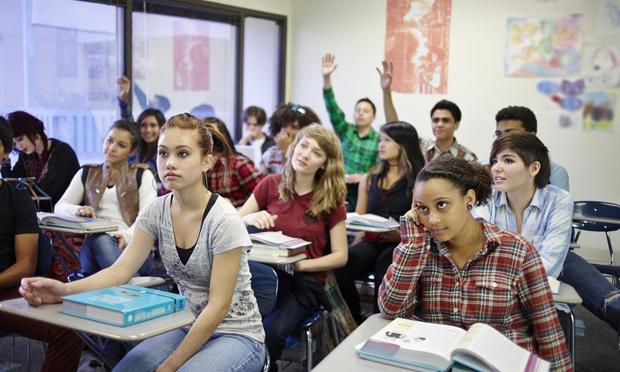 Alumnos de secundaria durante una clase (Troy Aossey)