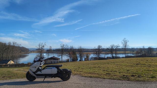 Blick über den Ibmer See, links das Strandbad