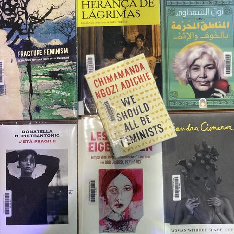 Photographie de couverture de livres d'écrits féminins en langue étrangère ou portraits d'écrivaines.
