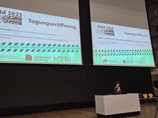 Als Sprecherin der Local Organizers eröffnet Prof. Dr. Berenike Herrmann die Veranstaltung.