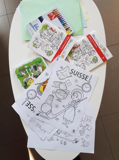 #chocolat, cor des #Alpes, #fondue au #fromage, #Cervin... l'image stéréotypée  de la Suisse via un livret de dessins à colorier mis à disposition au consulat suisse à Lyon pour les enfants