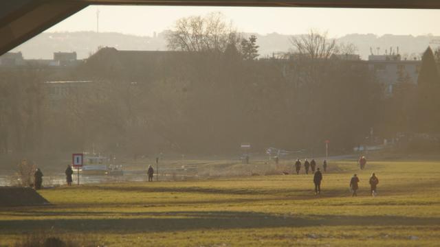 Blick Richtung Fähre, nur Träger von der Brücke sichtbar