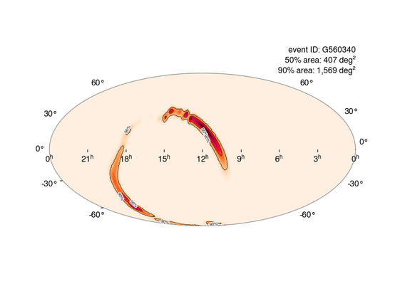 Karte des gesamten Himmels in einer elliptischen Fläche. Orange Flächen zeigen die Himmelsbereiche, aus denen die Gravitationswelle mit größter Wahrscheinlichkeit kam. Eine ringförmige orange Fläche ist links der Kartenmitte sichtbar.