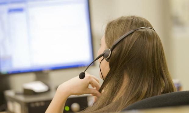 Una teleoperadora, trabajando. (Getty Images)
