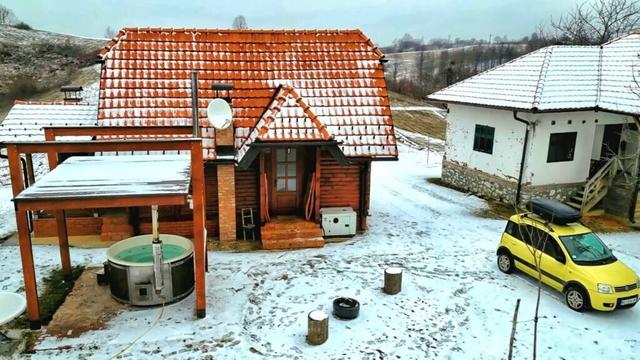 ISOLATED LIFE IN AN ABANDONED VILLAGE - A LUXURY COTTAGE WITH JACUZZI  IN THE WILD