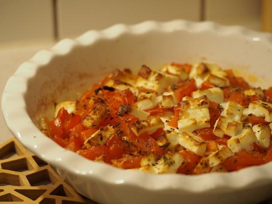 Das fertige Feta Fournou in der Auflaufform