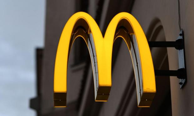 Logo de un restaurante de McDonald's (Artur Widak vía Getty Images)