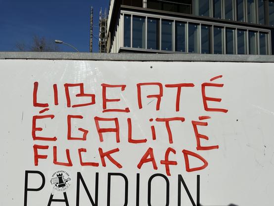 Liberté
Égalité
Fuck AfD