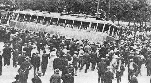 Partially overturned streetcar during the Winnipeg General Strike. By L.B. Foote - http://bilan.usherbrooke.ca/bilan/pages/photos/3044.html, Public Domain, https://commons.wikimedia.org/w/index.php?curid=17911564