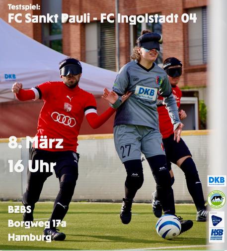 Thoya dribbelt sich an 2 Ingolstädter Spielern vorbei Richtung Tor.
Text: Testspiel: FC Sankt Pauli - FC Ingolstadt 04
8. März
BZBS
Borgweg 17a
Hamburg
Sponsorenlogos von DKB, Pro Weideland und Hamburg active city