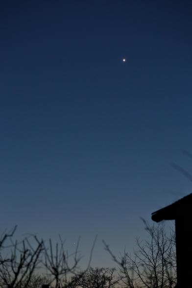 Foto von Venus und Merkur am Dämmerungshimmel.