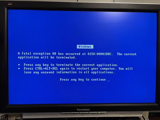 photo of a computer monitor showing the Windows 98 blue screen of death