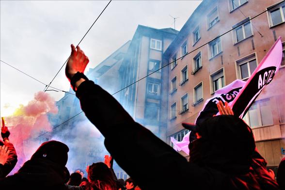 Mains en l'air pour le "siamo tutti antifascisti"