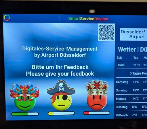 Service Feedback Monitor zeigt Emojis mit Krone, Samba-Kopfschmuck und Piratenhut an.