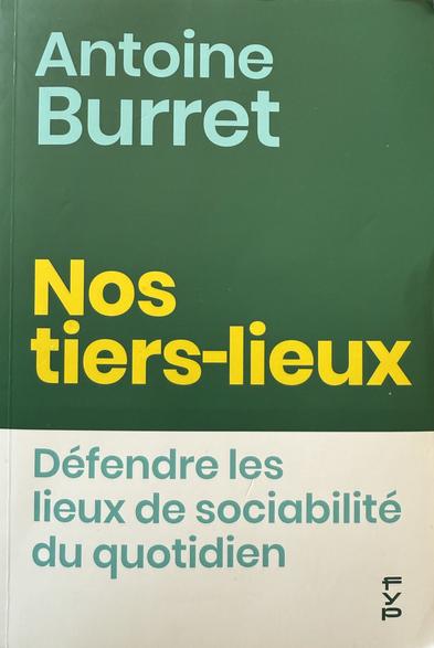 Couverture de “Nos tiers-lieux: défendre les lieux de sociabilité du quotidien”, par Antoine Burret.