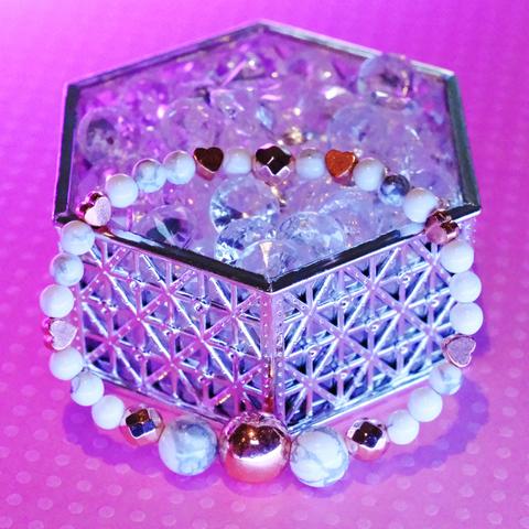 Magnifique bracelet fabriqué à la main par Cindy Cinnamon et disponible à la BijouterieBrillance.com
