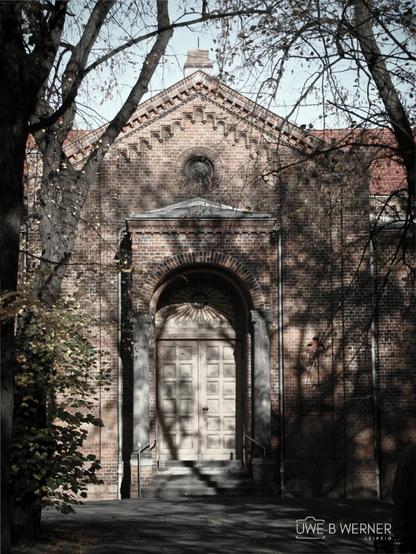 quiet moment in the cemetery