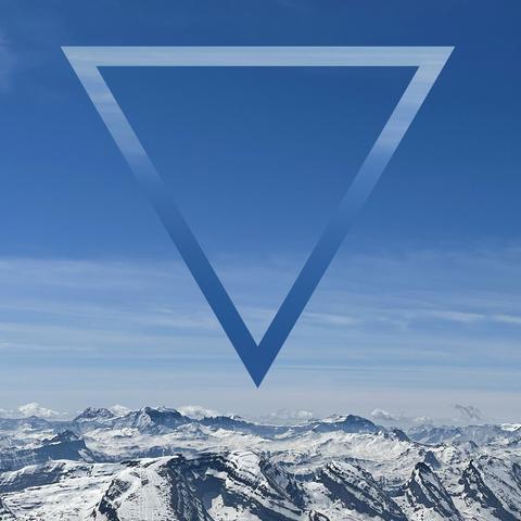 A triangle over the sky os Santïs snowed mountains
