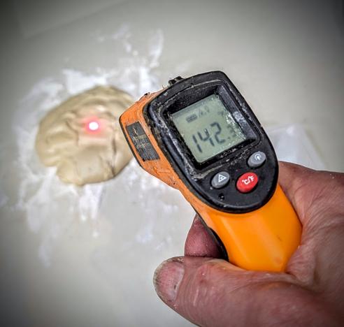 A ball of hot Compo putty sitting on the countertop. Very sticky at 142⁰F, but it transitions to be not sticky at all down at room temperature. So you can knead it as it begins to cool off.