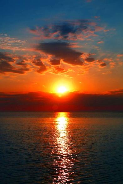 ORA ULTIMA: Chiediti se ti illumina o ti spegne. #oraultima 

𝑭𝒓𝒂𝒔𝒆 𝒅𝒆𝒍 𝒈𝒊𝒐𝒓𝒏𝒐 ❤️

#quotes #quoteoftheday #natura #quotesforyou #frasi #citazioni #friday #fridaynight  #buonanotte #7marzo