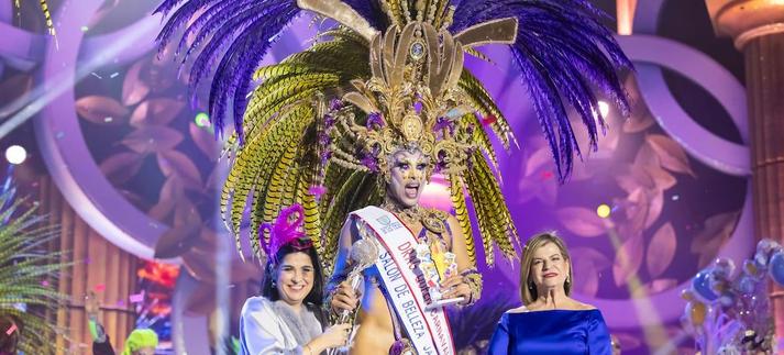 Drag Àrmek se corona como Drag Queen del Carnaval de Las Palmas 2025 / Rubén Grimón