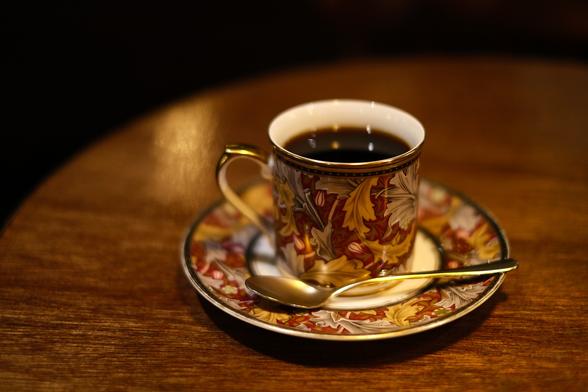 Red acanthus pattern coffee cup.