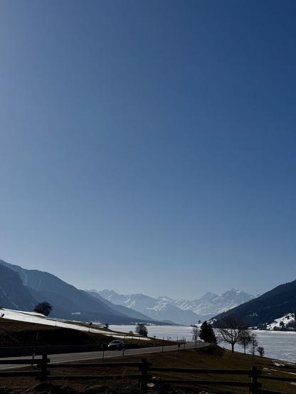 Blick auf den Reschensee in Südtirol
