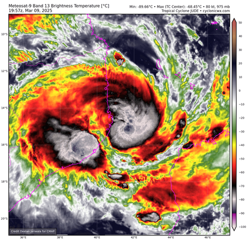 Cyclone tropical jude aux abords des côtes du Mozambique. 
Forte convection et précipitations.