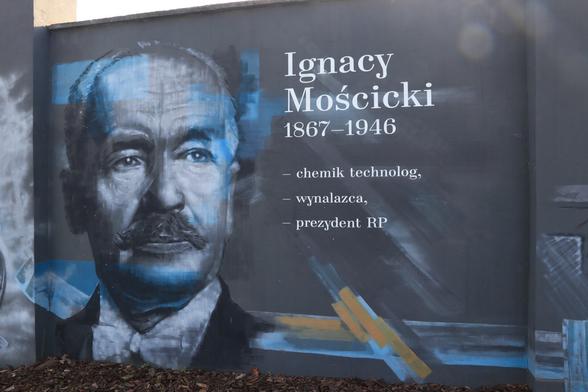Artwork by Jakub "biko" Bitka, Mateusz Filek & Marcin Papis in Szczecin (Poland) dedicated to Polish scientists and inventors