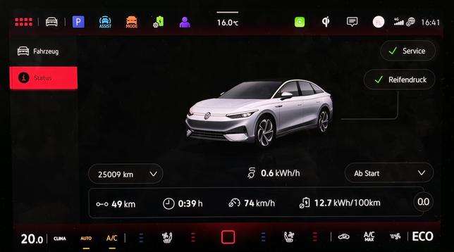 Image displays a digital interface of a Volkswagen electric vehicle. Key information includes vehicle status, mileage (25009 km), energy consumption (12,7kWhkWh/h), range (49 km), and various settings. The vehicle is shown in a sleek realistic 3D animation.