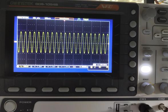 Sine wave output shown on a scope