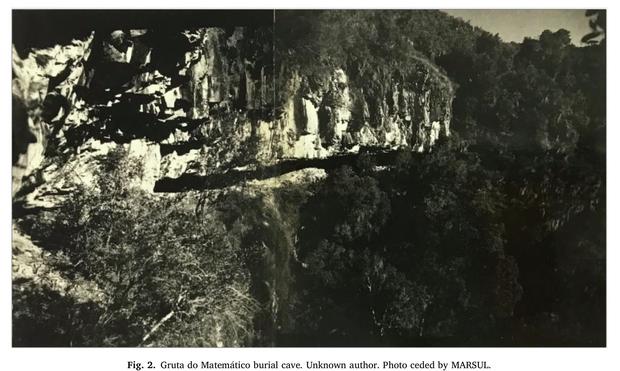photo - Gruta do Matematico burial cave. Unknown author.