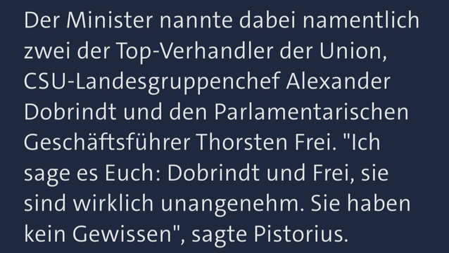 Das Bild zeigt einen Textausschnitt auf dunkelblauem Hintergrund. Der Text zitiert einen Minister, der namentlich Alexander Dobrindt und Thorsten Frei, zwei Top-Verhandler der Union, kritisiert. Er bezeichnet sie als unangenehm und gewissenlos.