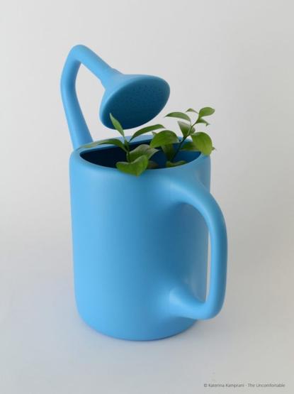 The Uncomfortable - de nouveaux objets inconfortables d'usage par Katerina Kamprani: arrosoir