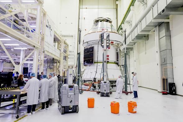 Artemis_II_Orion_Solar_Array_Wings_Installed_(jsc2025e016290).jpg