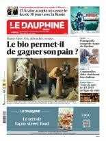 Première page du Dauphiné libéré. Photo de deux personnes dans une meunerie paysanne
Avec titre : Le bio permet il de gagner son pain ?