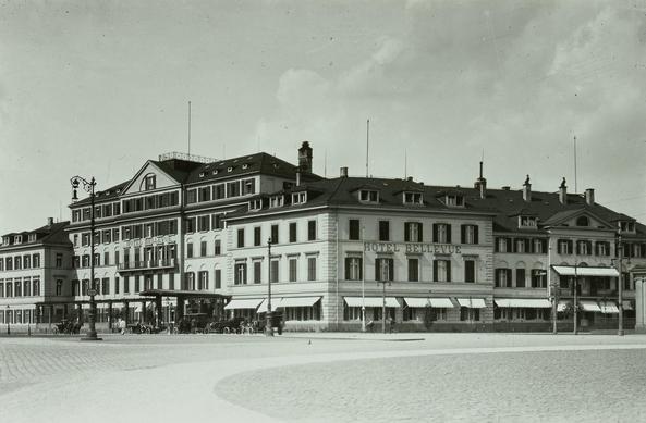 Außenansicht des historischen Hotel Bellevue