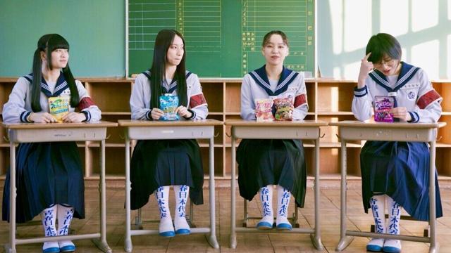 新しい学校のリーダーズ、振り付けに苦労。今年で10周年、心が一つになる瞬間／ブルボン フェットチーネグミ CM＋インタビュー