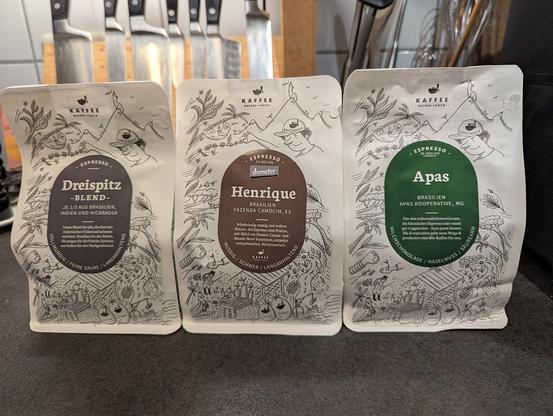 Bags of Espresso beans from "Die Kaffeemacher:innen":
Dreispitz, Henrique and Apas