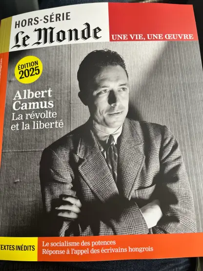 Le couverture du Monde Hors-Série consacré à Albert Camus, avec une photo de lui en noir et blanc, les bras croisés et le titre: Albert Camus: La révolte et la liberté.
_______
The cover of Le Monde Hors-Série devoted to Albert Camus, with a photo of him in black and white, arms folded, and the title: Albert Camus: La révolte et la liberté.
