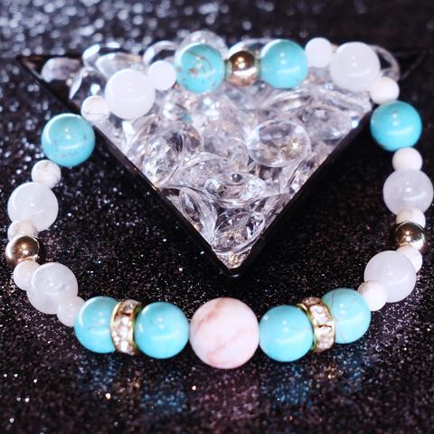 Magnifique bracelet fait à la main par Cindy Cinnamon et disponible à la BijouterieBrillance.com